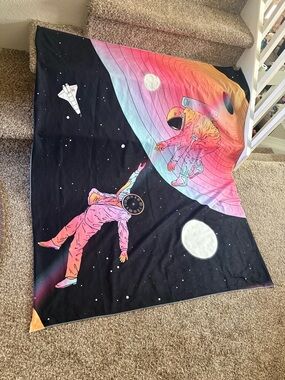 Surrealism Astronaut Space Tapestry Blanket - Black with Rainbow Record Gradient